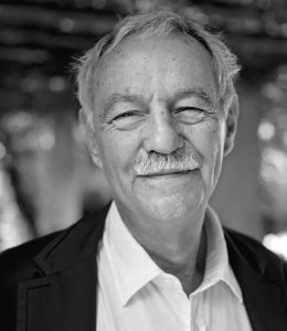 El escritor Eduardo Mendoza. Blog de Rafael Ramírez.