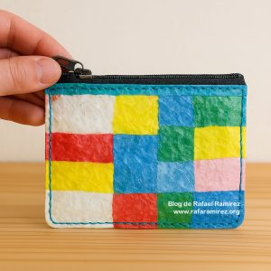 Monedero de envoltorios de bolsas. Manualidades. Blog de Rafael Ramírez.