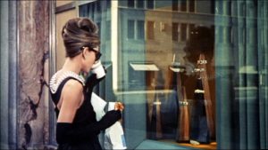 Escena de "Desayuno con diamantes". Película recomendada. Blog de Rafael Ramírez.