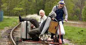 Escena de "El abuelo que saltó por la ventana y se largó" (2013). Película recomendada. Blog de Rafael Ramírez.