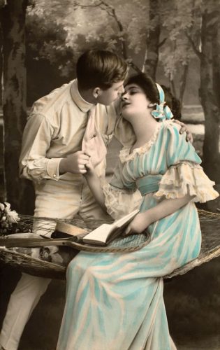 El tiempo detenido en un gesto de amor. 