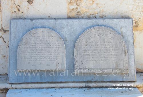 Placas lapidarias en el Monumento a Torrijos en la plaza de la Merced de Málaga. Blog de Rafael Ramírez. 