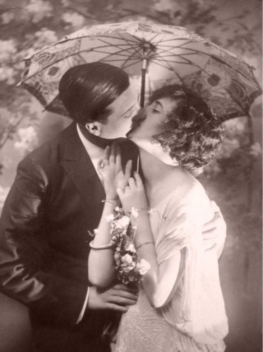 El tiempo detenido en un gesto de amor. 