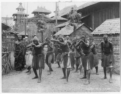 Danza de guerra - Aldea africana. 