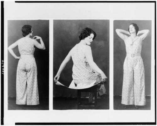 Vestido de playa para mujer (1930).
