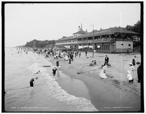 En la playa, Euclid Beach, Cleveland, Ohio(1905).