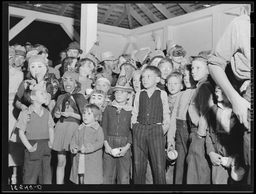 Fiesta de Halloween en el campo de migrantes de Shafter, California. 