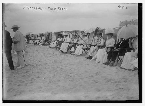 Espectadores en la playa para las carreras de lanchas a motor, Palm Beach (1910).
