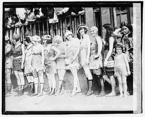 Concurso de belleza en la playa, 1920. 