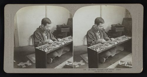 Un experto tallador de madera japonés, Japón. 