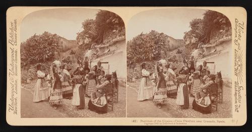 Pasatiempos de los gitanos, habitantes de cuevas cerca de Granada (España). 1902.