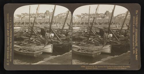 Mirando al noroeste Cruzando el puerto hasta las ruinas de la Alcazaba, Málaga, España (1908).