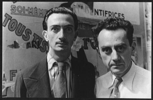 Retrato de Man Ray y Salvador Dalí en París.Resumen: fotografía de Man Ray y Salvador Dalí en París.Fotografía que muestra a Man Ray, un artista visual estadounidense, y a Salvador Dalí, un artista surrealista español.Junio 1934
